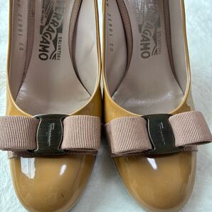 フェラガモ Ferragamo ヴァラリボン