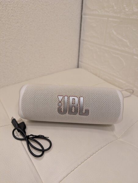 【2年使用】JBL ジェービーエル FLIP 6 Bluetooth 5.1 ワイヤレス IP67 防水 スピーカー ホワイト