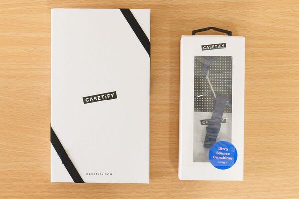 CASETiFY iPhone 16 Pro用Ultra Bounce CaseとCarabiner Attachment