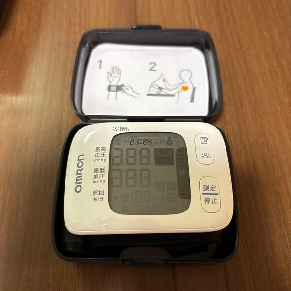 オムロン 手首式血圧計