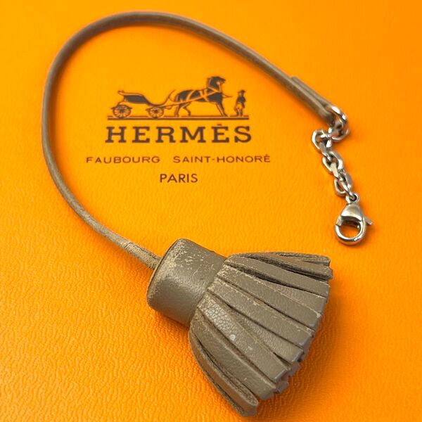 人気 HERMES エルメス レザー カルメンチータ グラン ポンポン