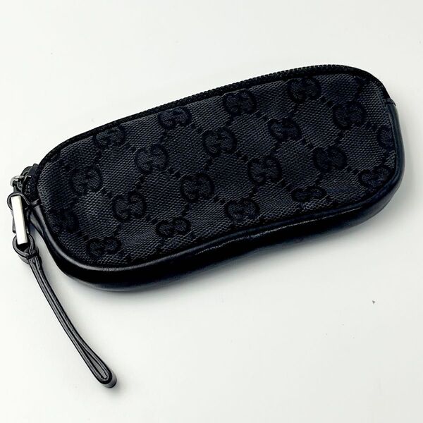 GUCCI グッチ ポーチ 黒 ケース 眼鏡ケース 小物入れ ブラック GGキャンバス