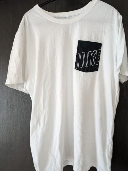 今だけ価格!NIKE ロゴ入りポケットTシャツ ホワイト