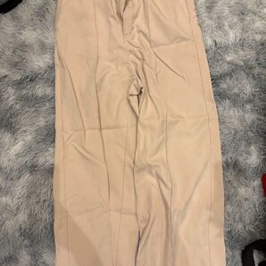 GU センタープレスパンツ ベージュ スラックス