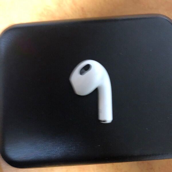 Apple AirPods 第3世代 右側 右耳 右 右イヤホン A2565