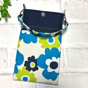 【No.3.5】北欧花柄 リトルフフラ柄 カリブブルー スマホポーチ ハンドメイド