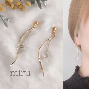 【人気】クリアビーズ ツイスト シンプル ゆらゆら イヤリング ピアス ハンドメイド