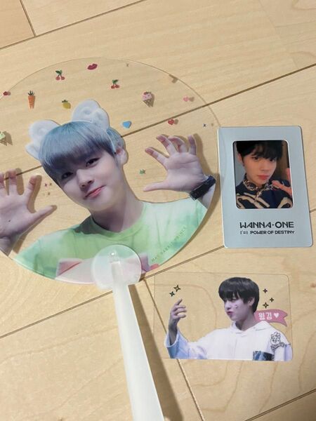 弱いヒーロー ワナワンWanna One パクジフン うちわ トレカ セット