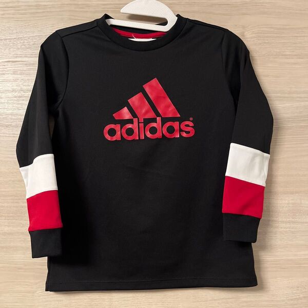 adidas 長袖Tシャツ 黒×赤 130相当 身丈52cm 身幅39cm
