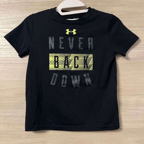 UNDER ARMOUR Tシャツ YSM 130cm 黒 NEVER BACK DOWN