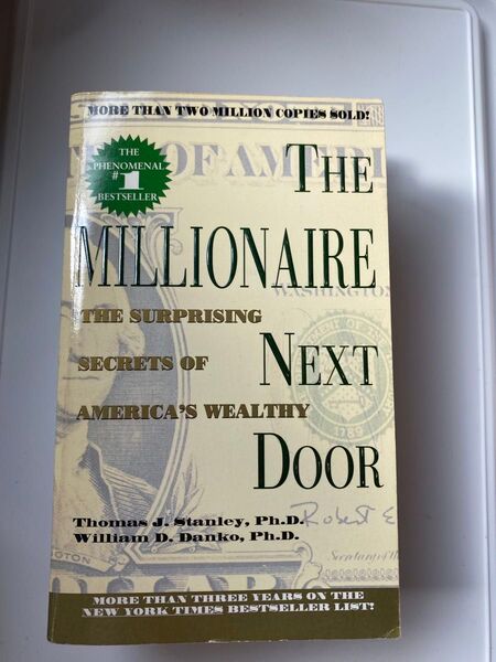 The Millionaire Nest door となりの億万長者 洋書 英語