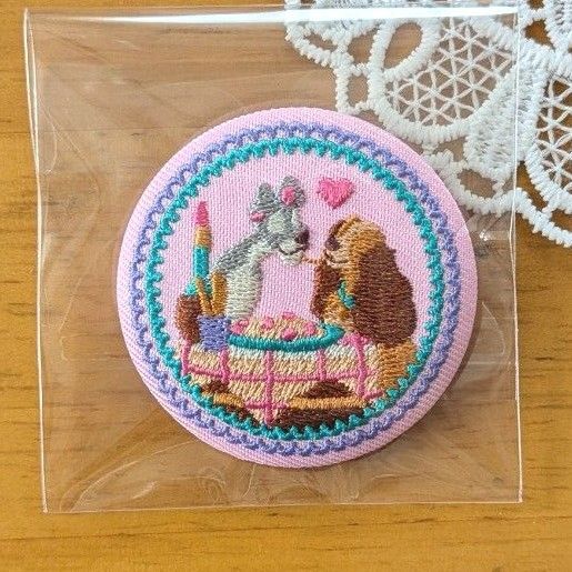 ディズニー 刺繍缶バッジ わんわん物語
