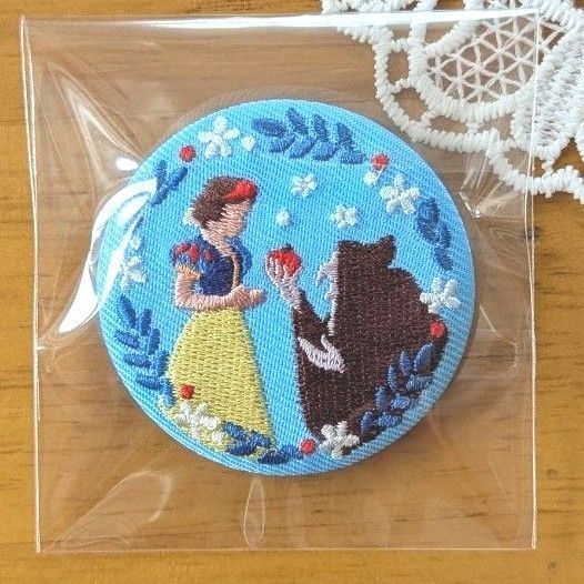 ディズニー 刺繍缶バッジ 白雪姫
