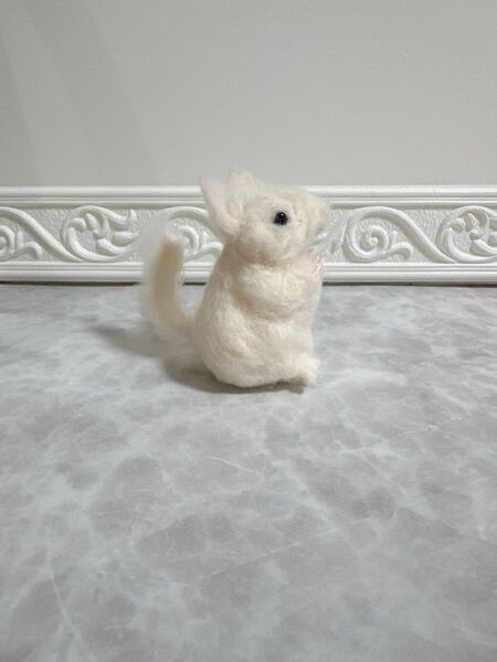 ☆ちびチンチラホワイトぬいぐるみ☆ 羊毛フェルト 作家一点物 ハンドメイド 置物 アートドール
