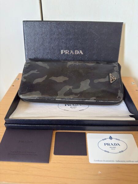 PRADA 長財布