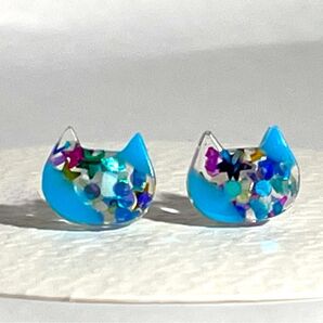 猫型ピアス 水色スパンコール ハンドメイド