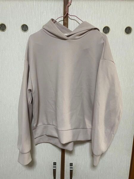ピンクのパーカー GU Mサイズ