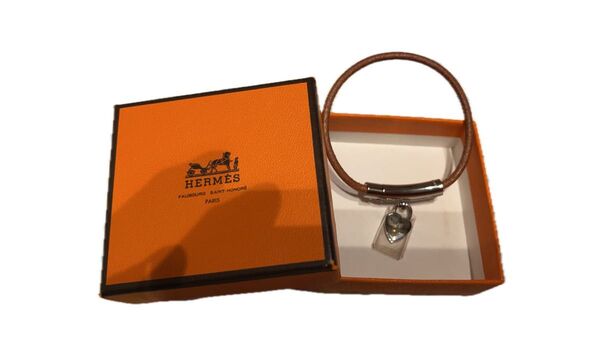 新品 未使用 HERMES レザーブレスレット ハートチャーム ブラウン