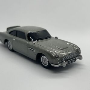 Aston Martin ダイキャストプルバックカー 2個セット