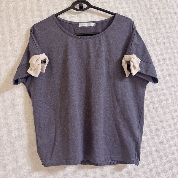 Couture brooch リボン付きグレーTシャツ 38 トップス 半袖 Tシャツ 半袖カットソー グレー