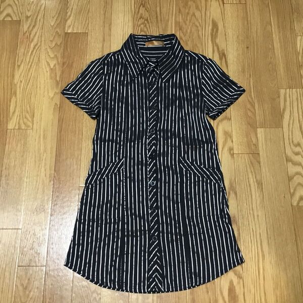 ◆ 黒 シルバー ストライプ柄 半袖 ロング丈 シャツ ブラウス ☆ S〜Mサイズ位 ポケット付き