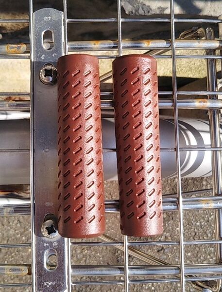 自転車用品 グリップ 〈ロング1セット:2本〉 【ダークブラウン(濃茶色)】 ☆★ママチャリ・シティ車などの一般軽快車用★☆
