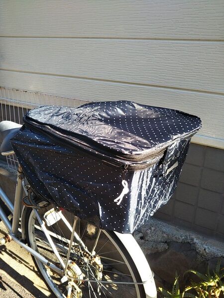 自転車用品 2段式 カゴカバー 後カゴ用 便利な両開き♪ 撥水加工 【ホワイトドット(黒地:白色水玉)】 川住製作所