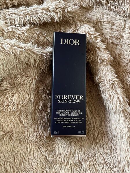 Dior フォーエヴァーフルイドスキングロウ1N