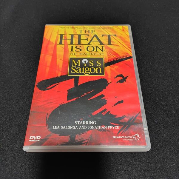 ★週末セール★推しクーポンで200円引★【美品】 THE HEAT IS ON ミュージカル ミスサイゴン メイキング DVD