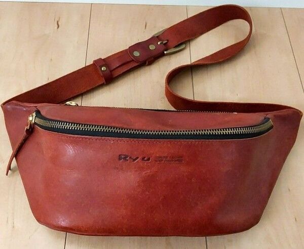 美品 Ryu リュウ レザーウエストバッグ ボディバッグ ショルダーバッグ生産終了品