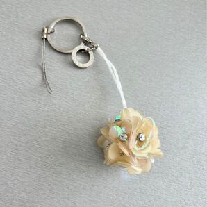 ANTEPRIMA アンテプリマ 花モチーフ キーホルダー バッグチャーム 白 シルバー ストラップ コサージュ