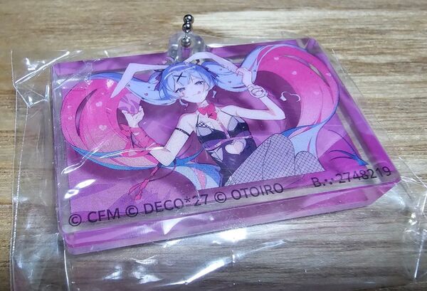 DECO27 MVアクリルチャーム ラビットホール