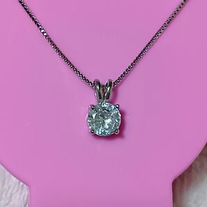 スワロフスキージルコニア 1.25カラット 新品 K18ネックレス好きな方にも お値下げ不可商品 今回入荷3本のみ!