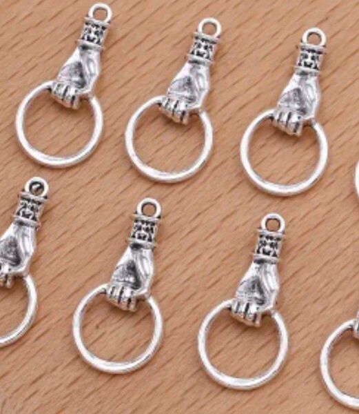 シルバー手のチャーム ペンダント ジュエリー作りDIY ネックレス イヤリング アクセサリー ハンドメイド用 4個