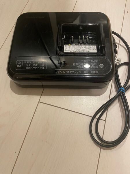 ブリジストン リチウムイオンバッテリー充電器 P5568 bikke アルベルトe 電動自転車用充電器 中古品