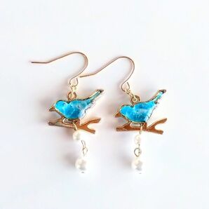 青い鳥のピアス(真珠のとまり木*琉球ガラス)