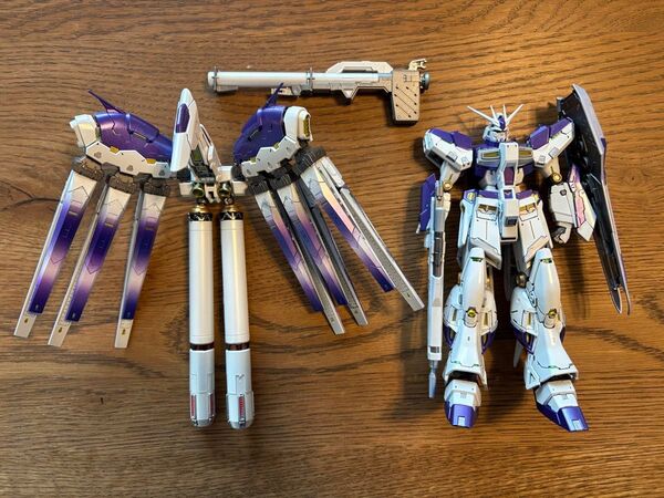 RG hiνガンダム オリジナルカラー塗装品