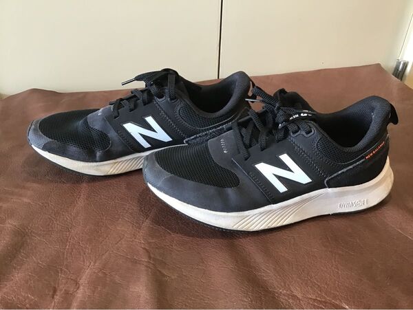New Balance 黒スニーカー
