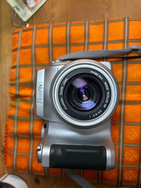 fujifilm finepix S304 デジカメ 小型 CCD 動作品