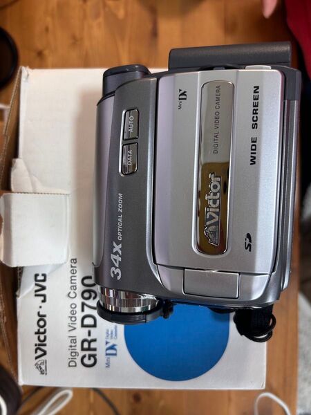 Victor ビクター ビデオカメラ GR-D790 元箱充電器など