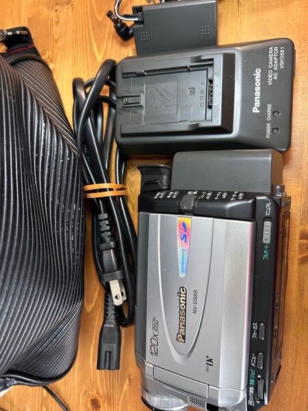 Panasonic パナソニック NV-DS88 ビデオカメラ 充電器など
