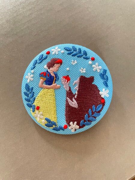 ディズニー 刺繍缶バッジ 白雪姫