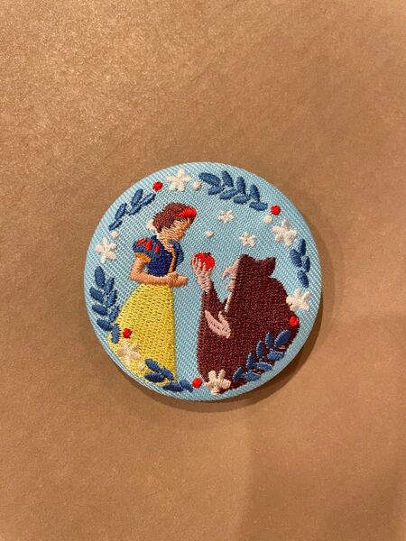 ディズニー 刺繍缶バッジ 白雪姫