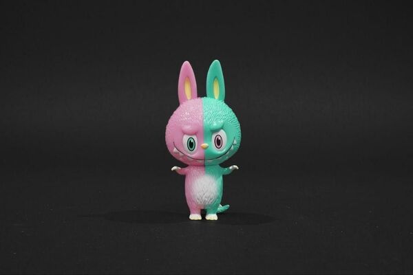 ミニジモモ ピンク・グリーン by kasing lung x how2work ハウトゥーワークLABUBU ラブブZIMOMO