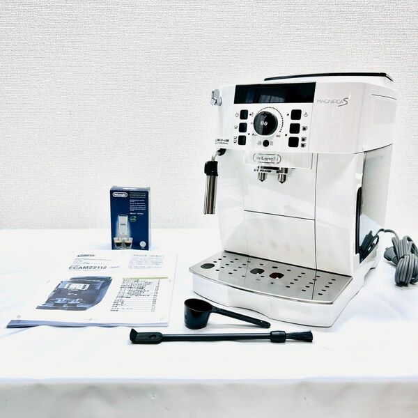 ほぼ新品 動作保証付 De'Longhi (デロンギ) 全自動コーヒーマシン マグニフィカS ECAM22112W