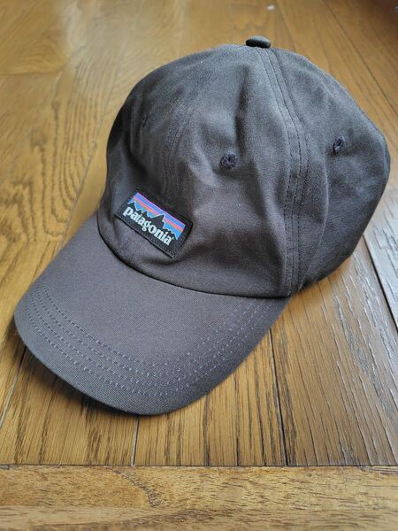 patagonia P-6トラッドキャップ 黒