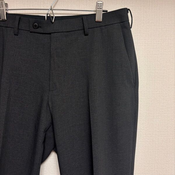 UNIQLO 感動パンツ ダークグレー 82