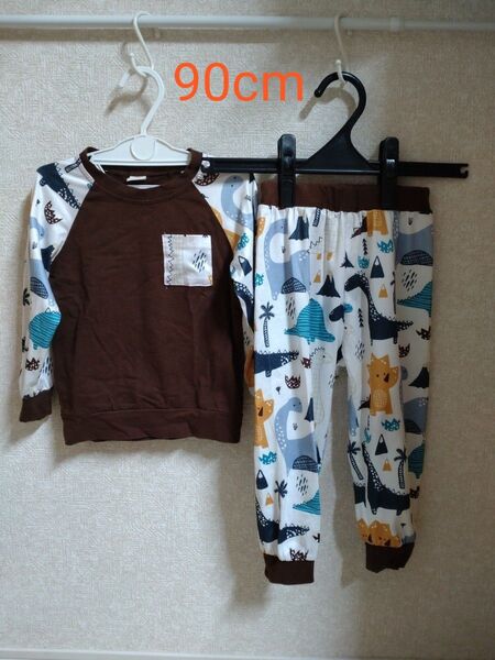 恐竜柄 キッズパジャマ 子供服