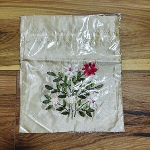 【新品未使用】刺繍 巾着袋 ベージュ 花柄 タッセル