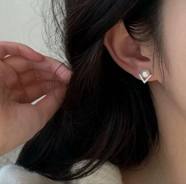 N010上品 小ぶり パール キラキラ シルバー色 イヤリング 痛くない 韓国 結婚式 日常 通勤 おしゃれ 上品 フォーマル